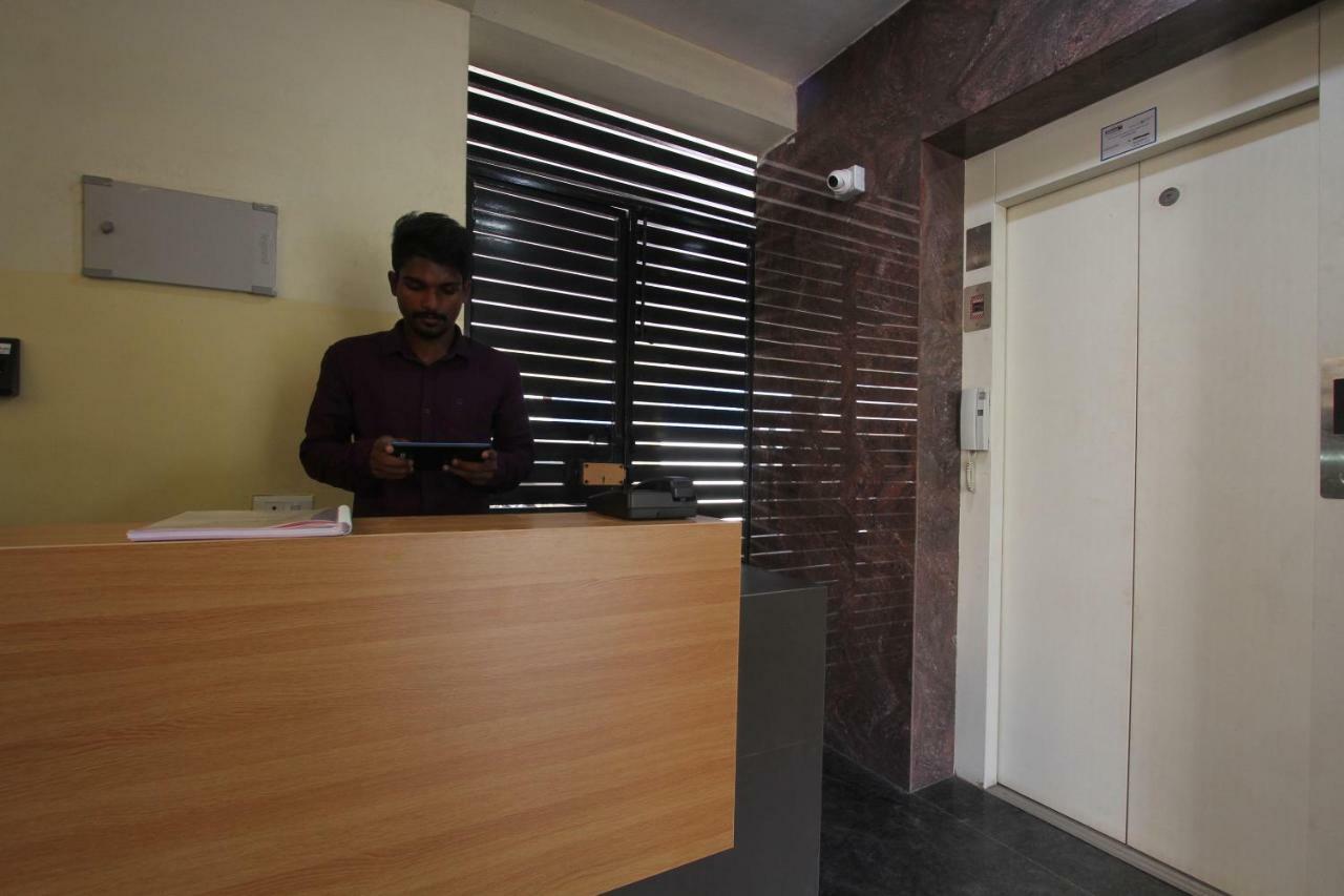 Oyo Flagship 31042 Sunil Residency Hotel Kojambuttúr Kültér fotó